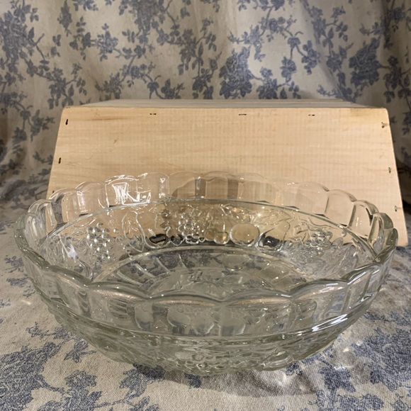 VTG Imperial Glass Pressed Glass 9" Paneled Bowl Frosted Fruit Scalloped Rim - Picture 8 of 12